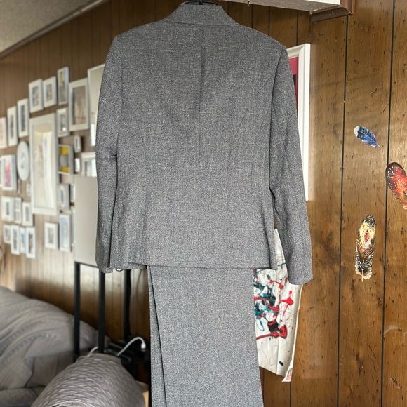 Jones New York Gray Suit Size 6P - Picture 2 of 3